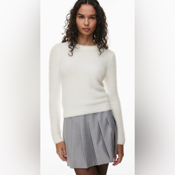 NWOT Aritzia Sunday Best Kitten Sweater
Fuzzy knit sweater Espace - Picture 1 of 7